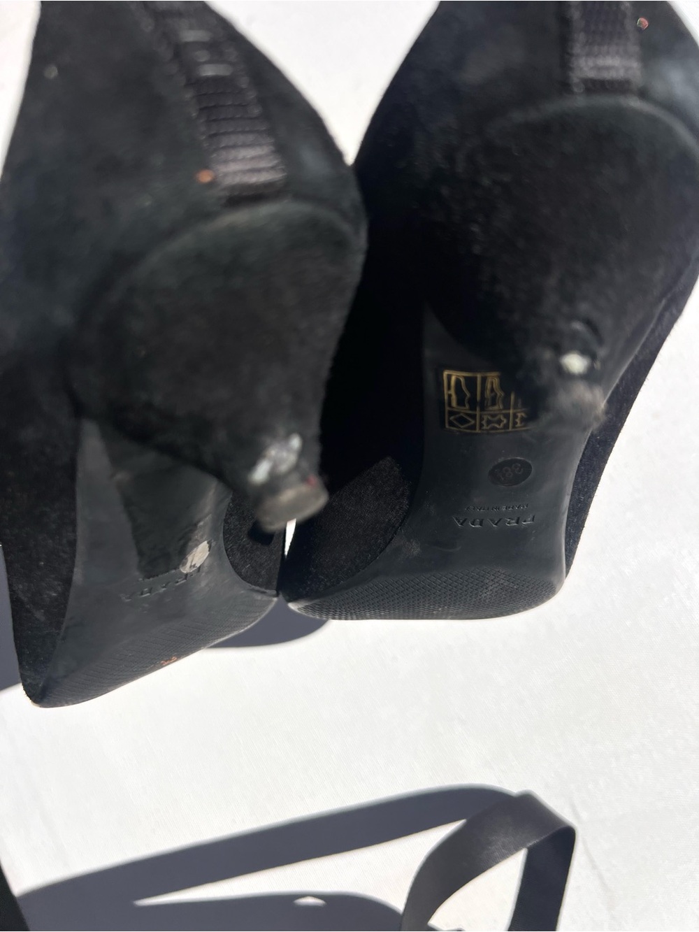 Prada Black Suede Round-Toe kitten Heels 38 1/2 8.5 - Picture 5 of 8